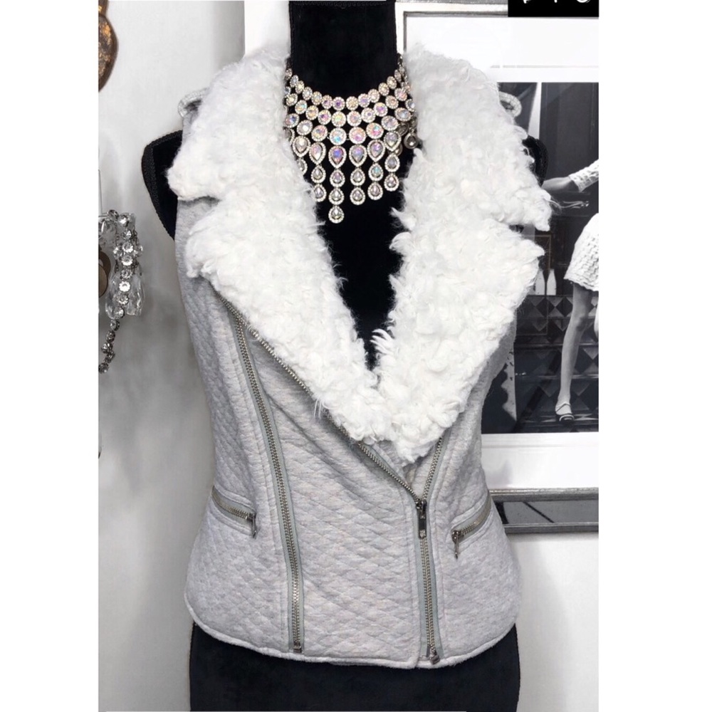 CECICE - GREY QUILTED VEST WITH WHITE FAUX FUR.